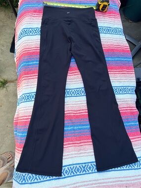 Womens' VGUC/excellent Fabletics Black Flare Ribbed Leggings - Comfort Stretch